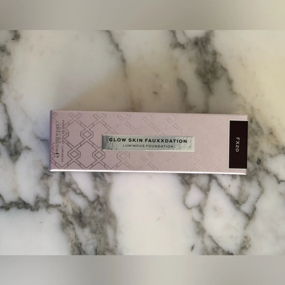 XX Revolution Glow Skin FauXXdation Foundation FX20
